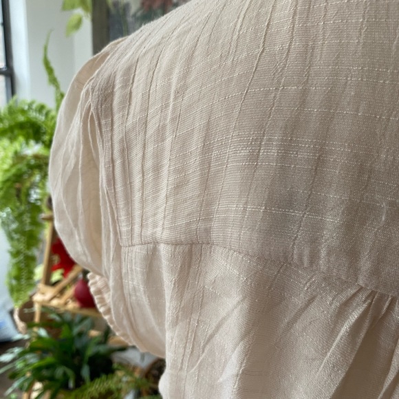 XXI blouse tan color embroidered size M short sleeves elastic band around waist - Picture 10 of 13